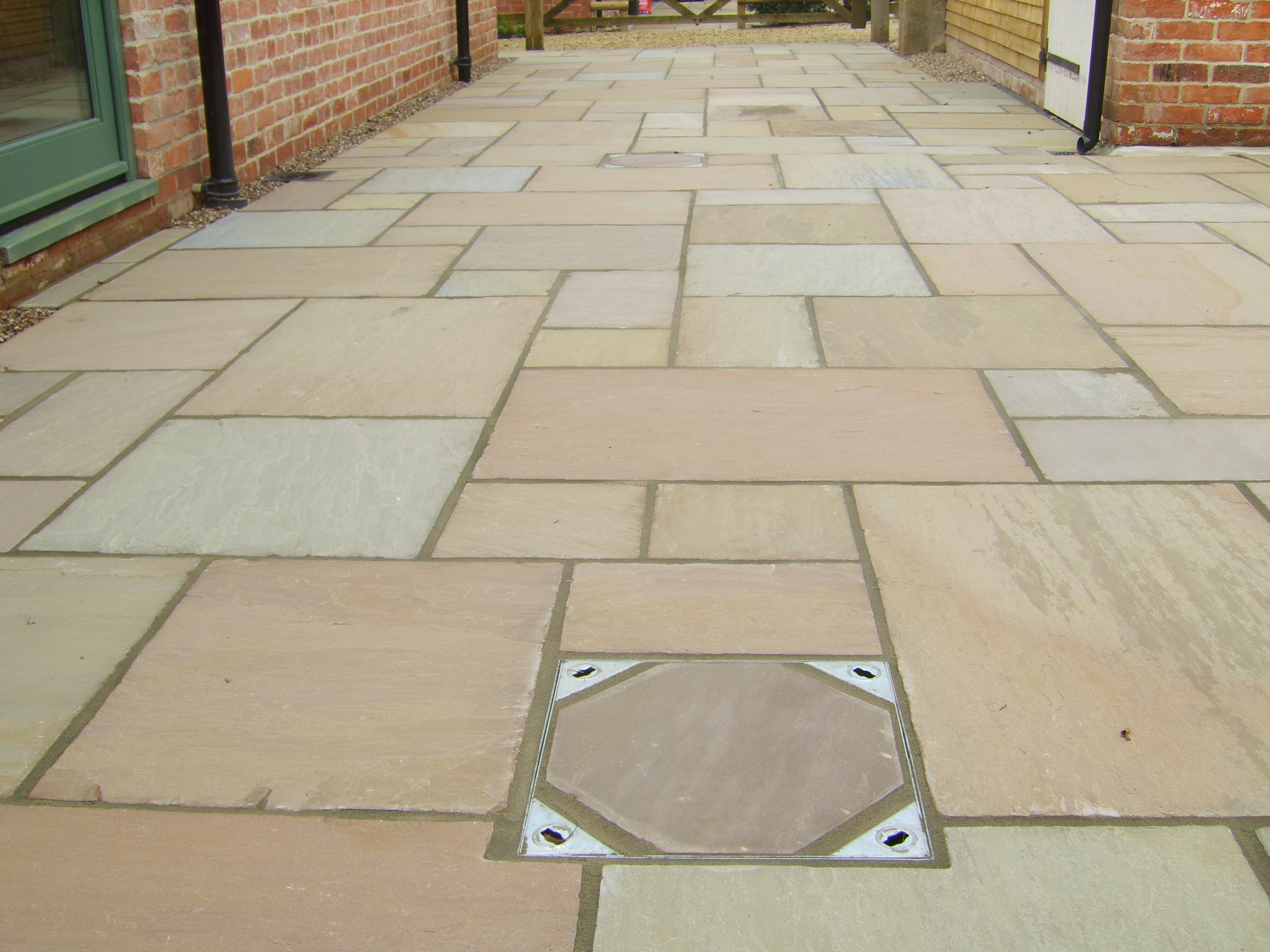 forest-green-indian-stone-paving-with-inlaid-manhole.jpg